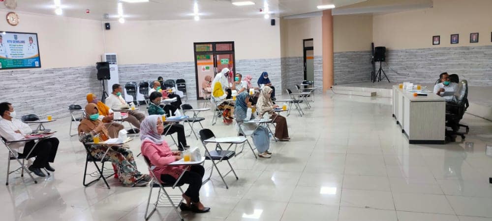 PENANGGUNG JAWAB POKJA ZONA INTEGRITAS LAKUKAN PERSENTASI MONEV.